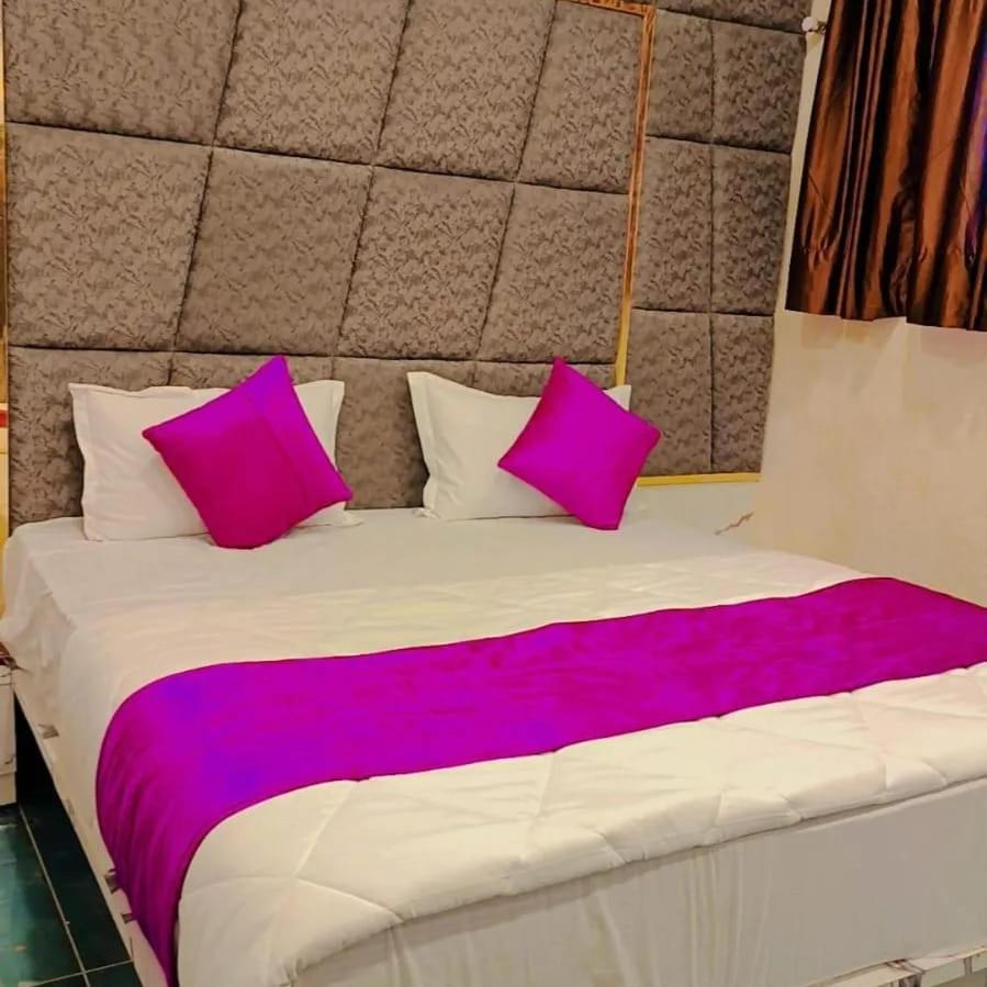 אחמדאבאד Hotel Karnavati מראה חיצוני תמונה