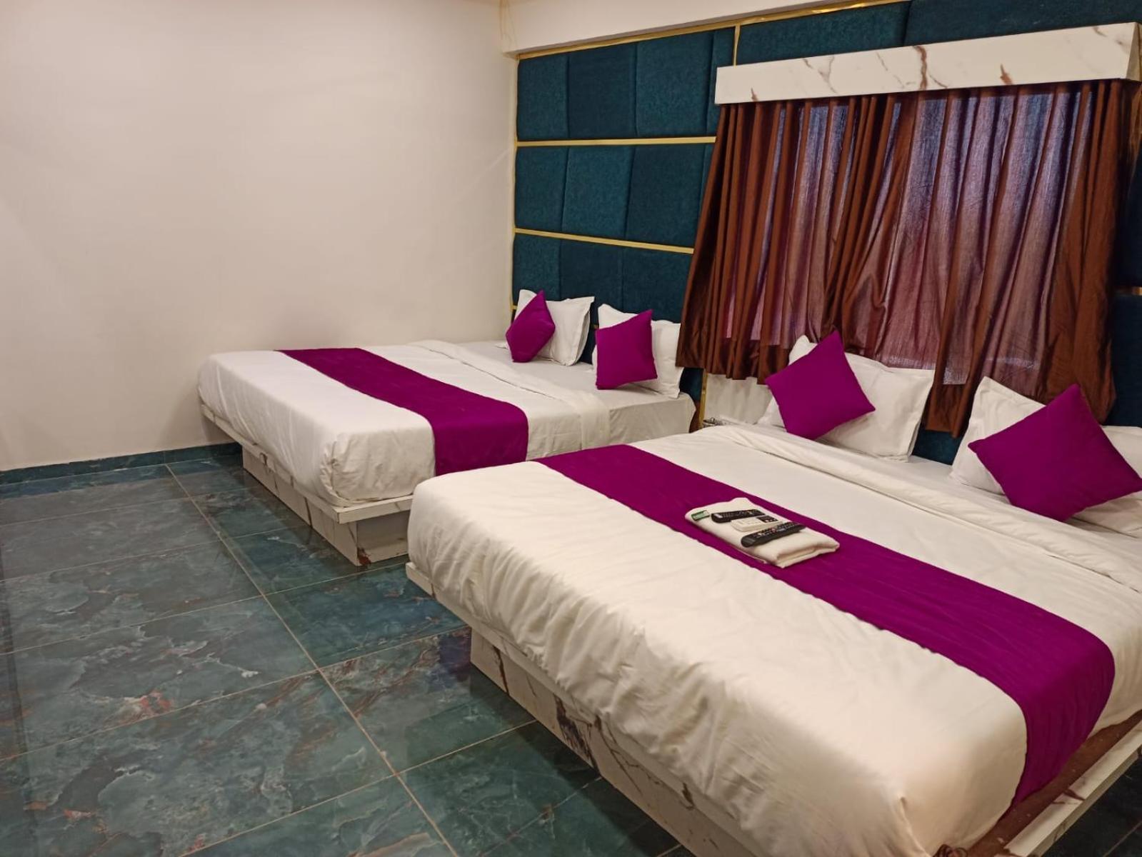 אחמדאבאד Hotel Karnavati מראה חיצוני תמונה