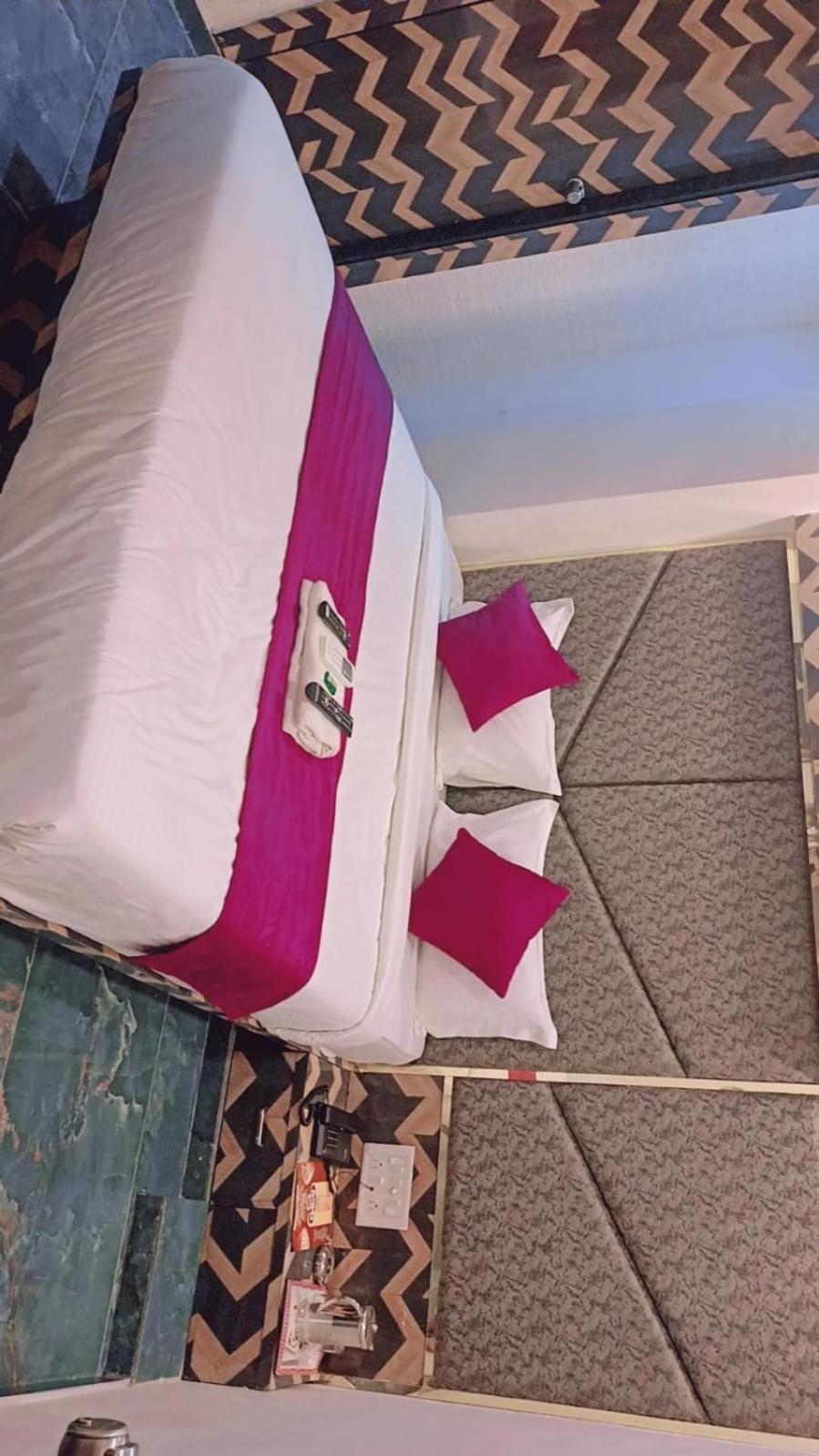 אחמדאבאד Hotel Karnavati מראה חיצוני תמונה